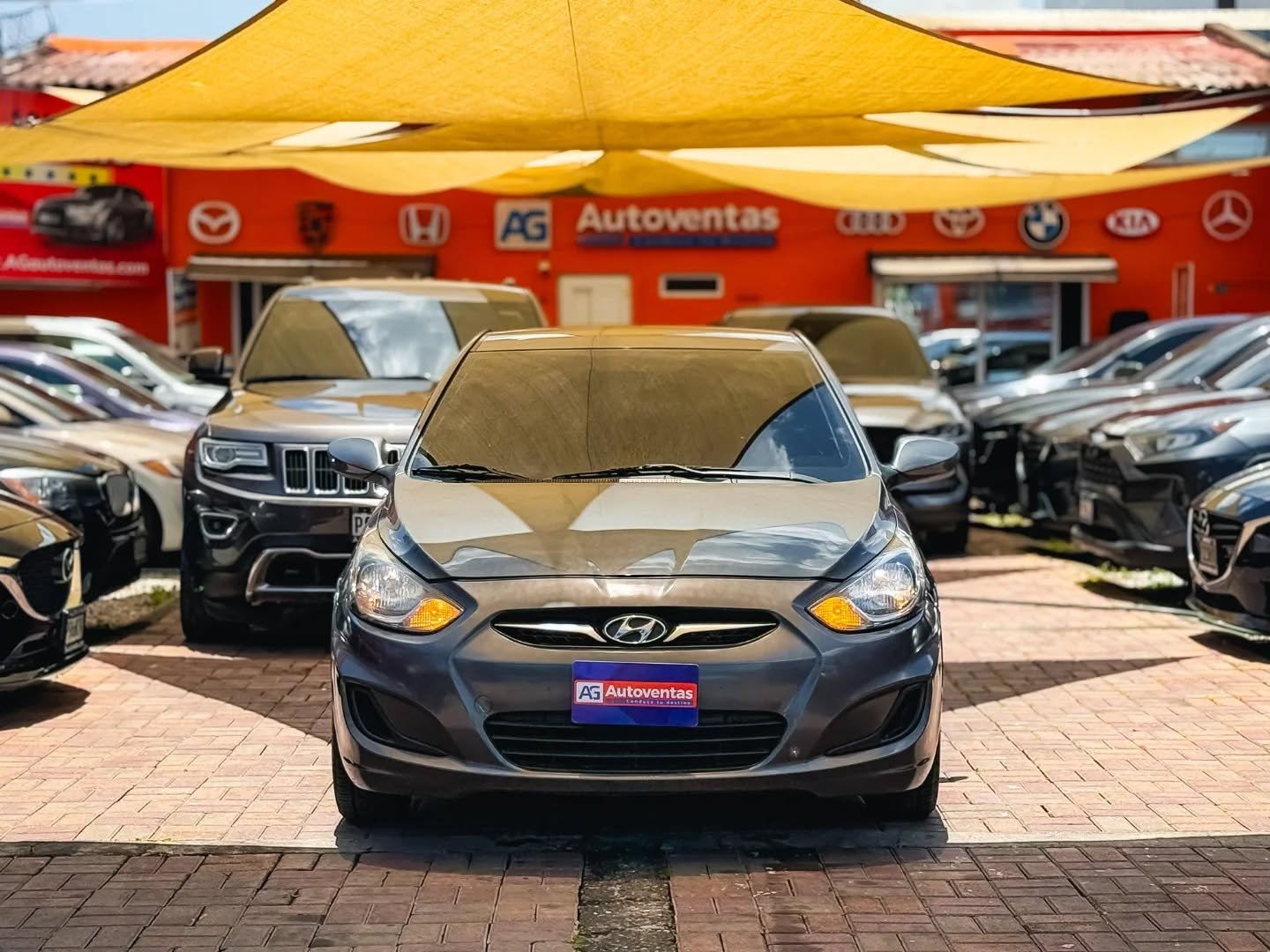 HYUNDAI ACCENT GLS MECÁNICO DE AGENCIA M.2012
