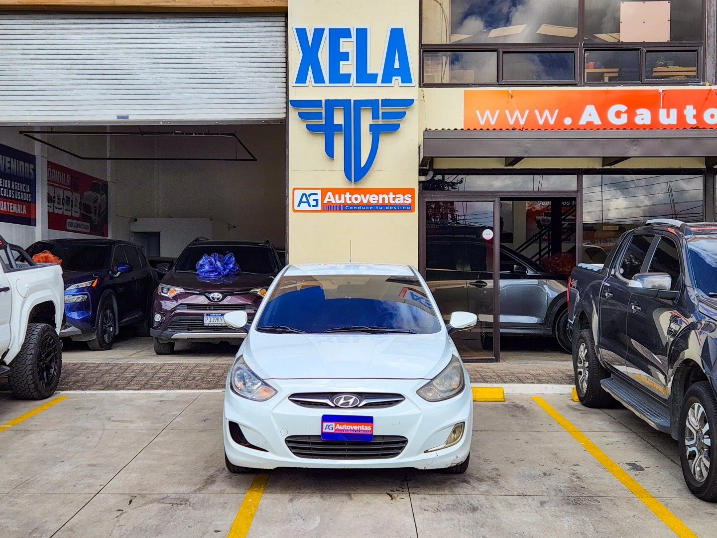 HYUNDAI ACCENT MECÁNICO DE AGENCIA M.2014