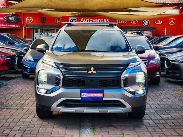 MITSUBISHI OUTLANDER DE AGENCIA M.2024