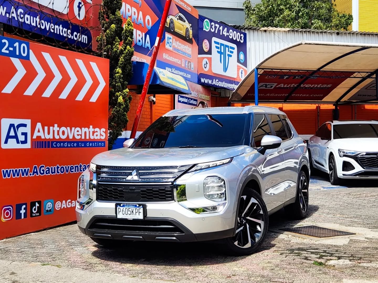 MITSUBISHI OUTLANDER DE AGENCIA M.2024