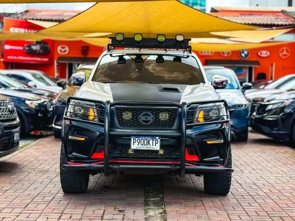 NISSAN FRONTIER 4X4 MECÁNICO DE AGENCIA M.2020