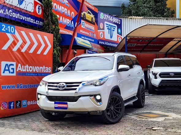 TOYOTA FORTUNER SRV 4x4 DE AGENCIA M.2019