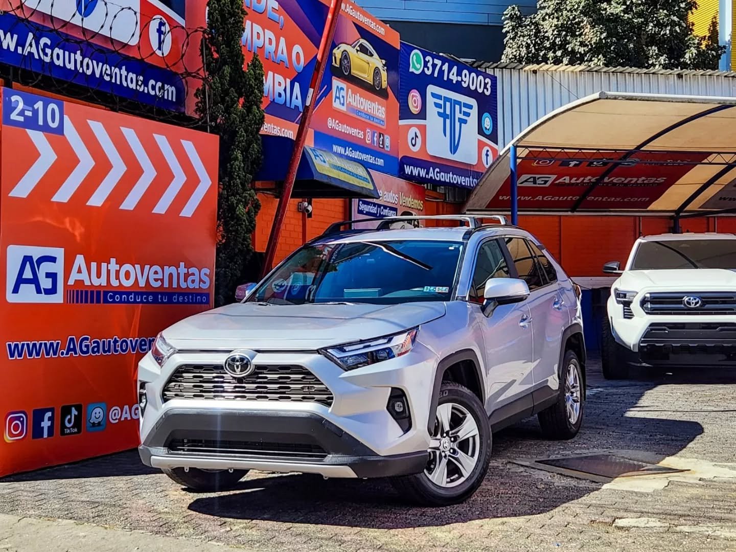 TOYOTA RAV4 XLE AWD M.2024