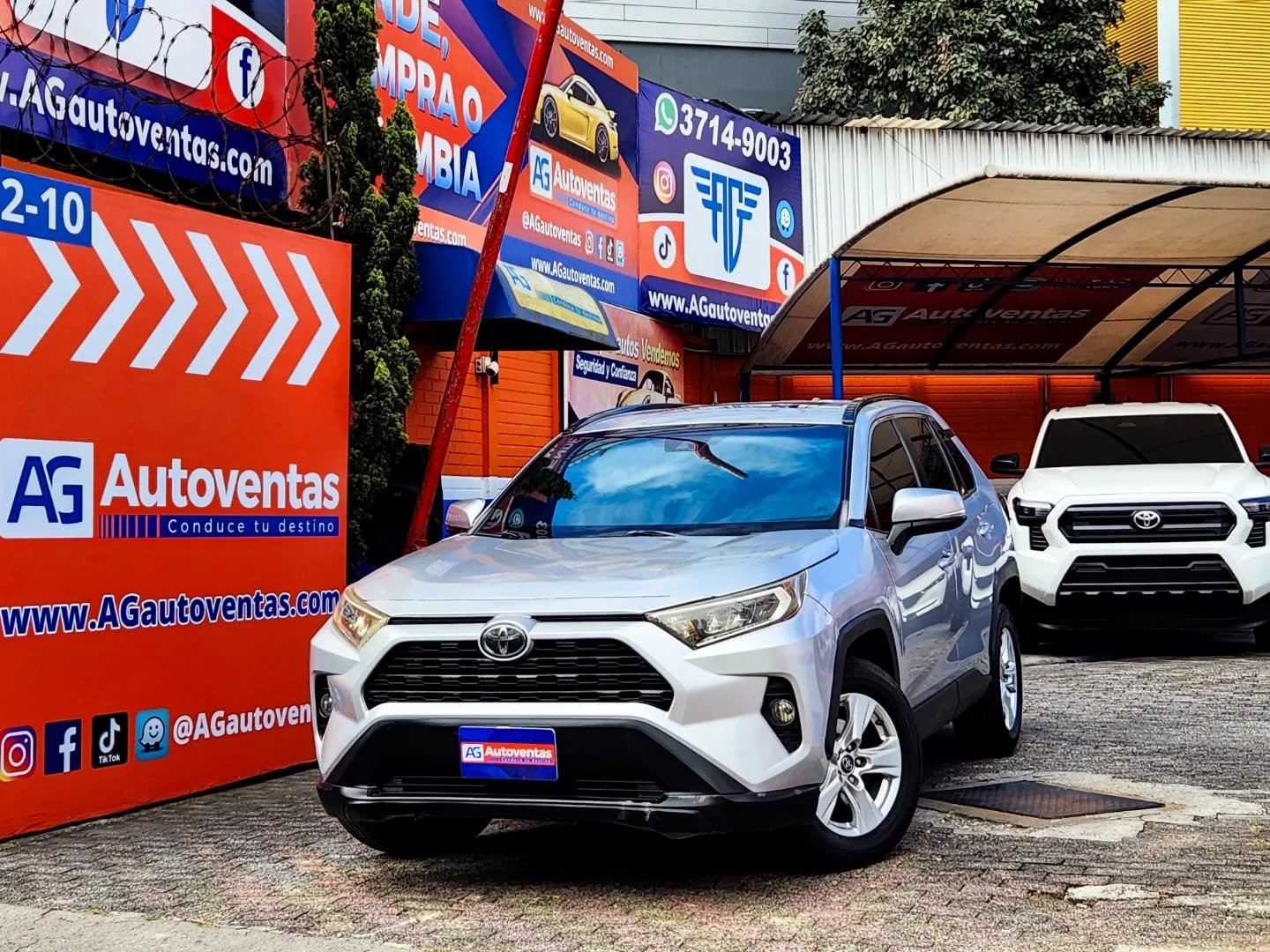 TOYOTA RAV4 XLE FWD M.2019