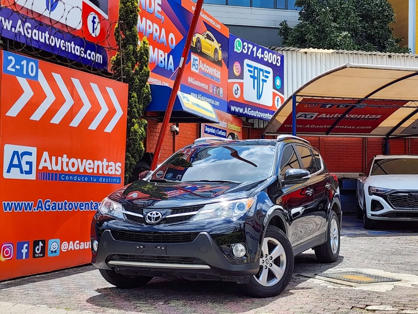TOYOTA RAV4 XLE M.2015