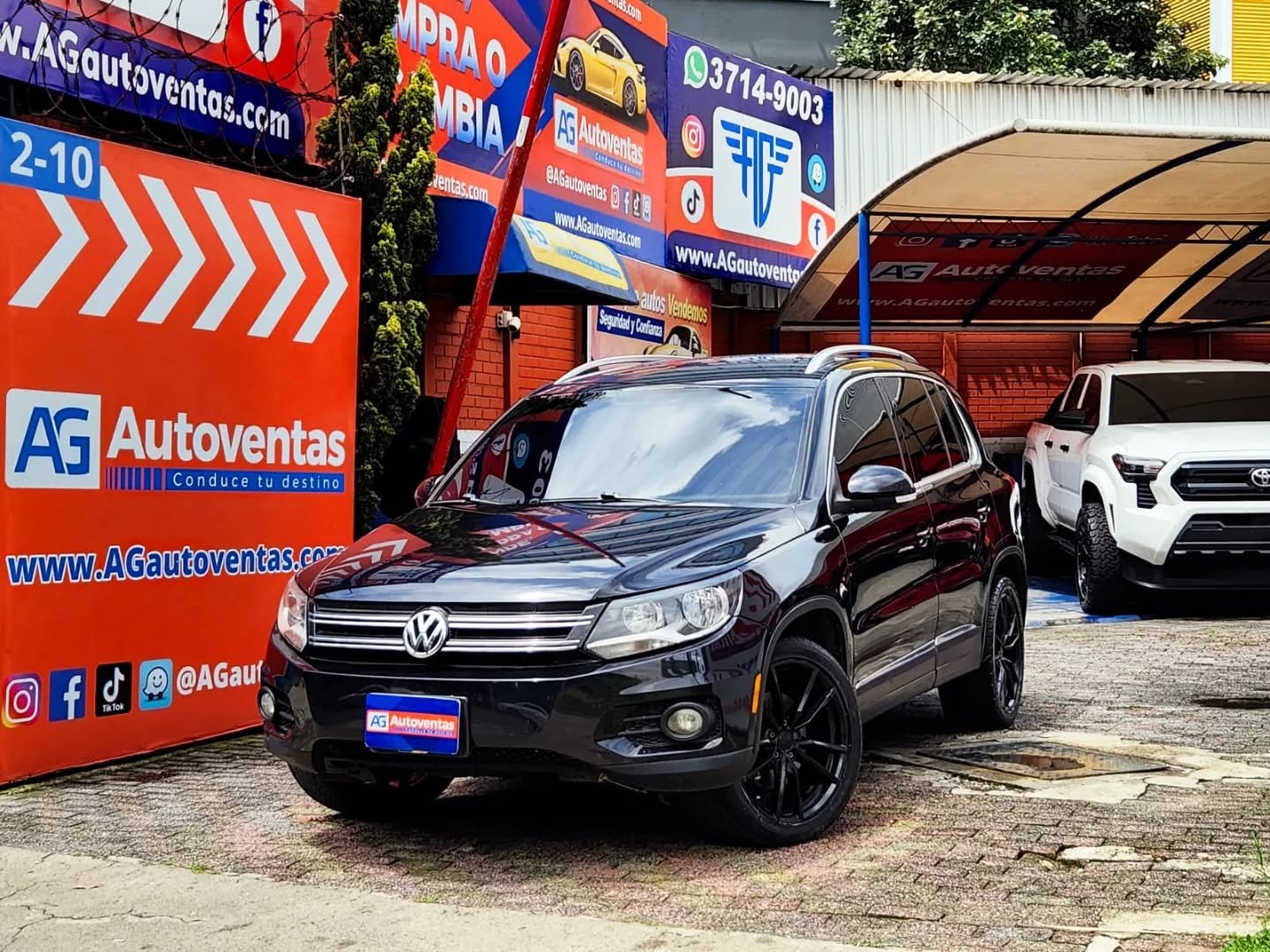 VOLKSWAGEN TIGUAN S FWD M.2013